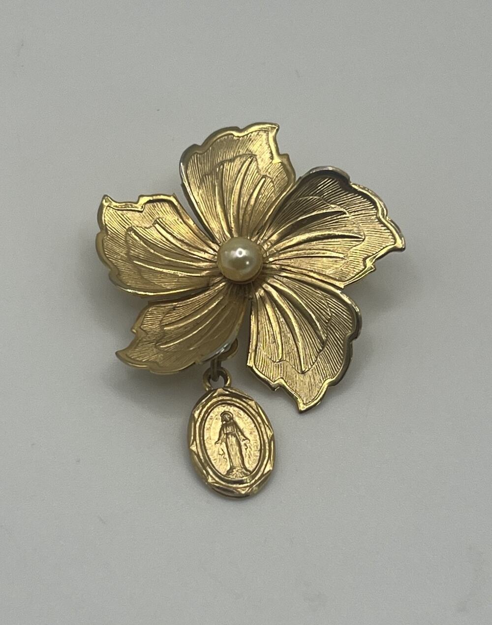 Vintage Textured Gold Tone Flower Faux Pearl & Miraculous Medal Charm Brooch